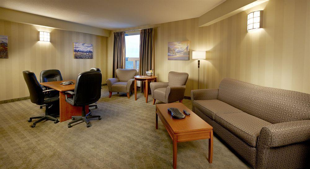 Deerfoot Inn And Casino YYC Exteriér fotografie